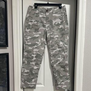 GAP Women’s Camouflage Pants